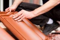 Versleten dakbedekking tijdig vervangen